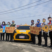 小黃公車北門線上路，連接學甲區公所、南鯤鯓，沿海村民搭車更便利。(莊兆輝攝)